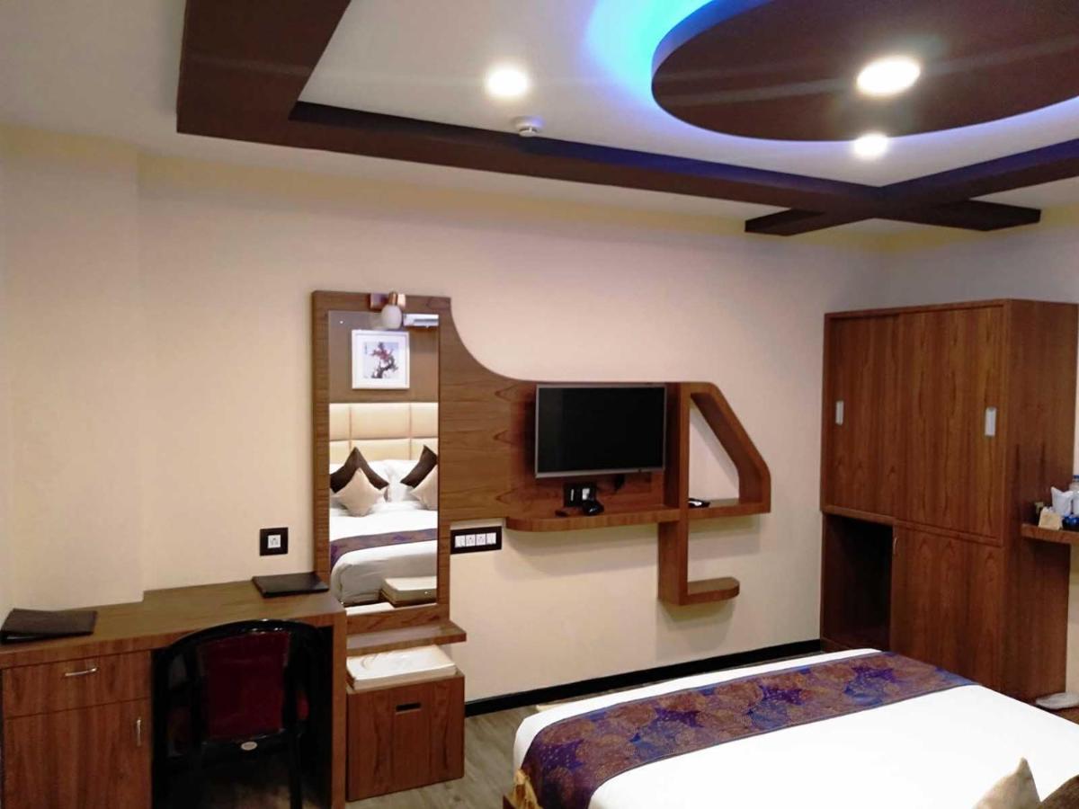 Dolphin Chocolate Inn Chandannagar Exterior foto
