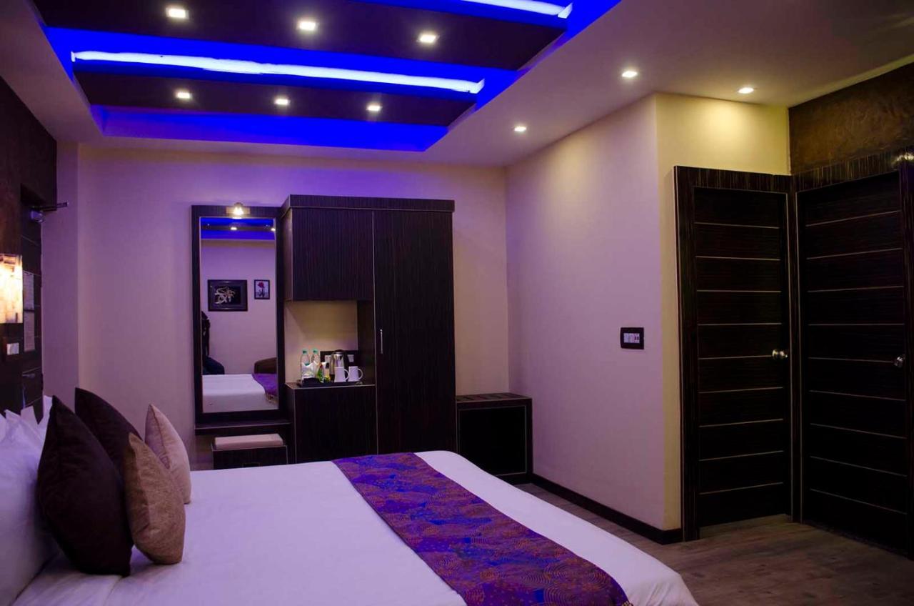 Dolphin Chocolate Inn Chandannagar Exterior foto