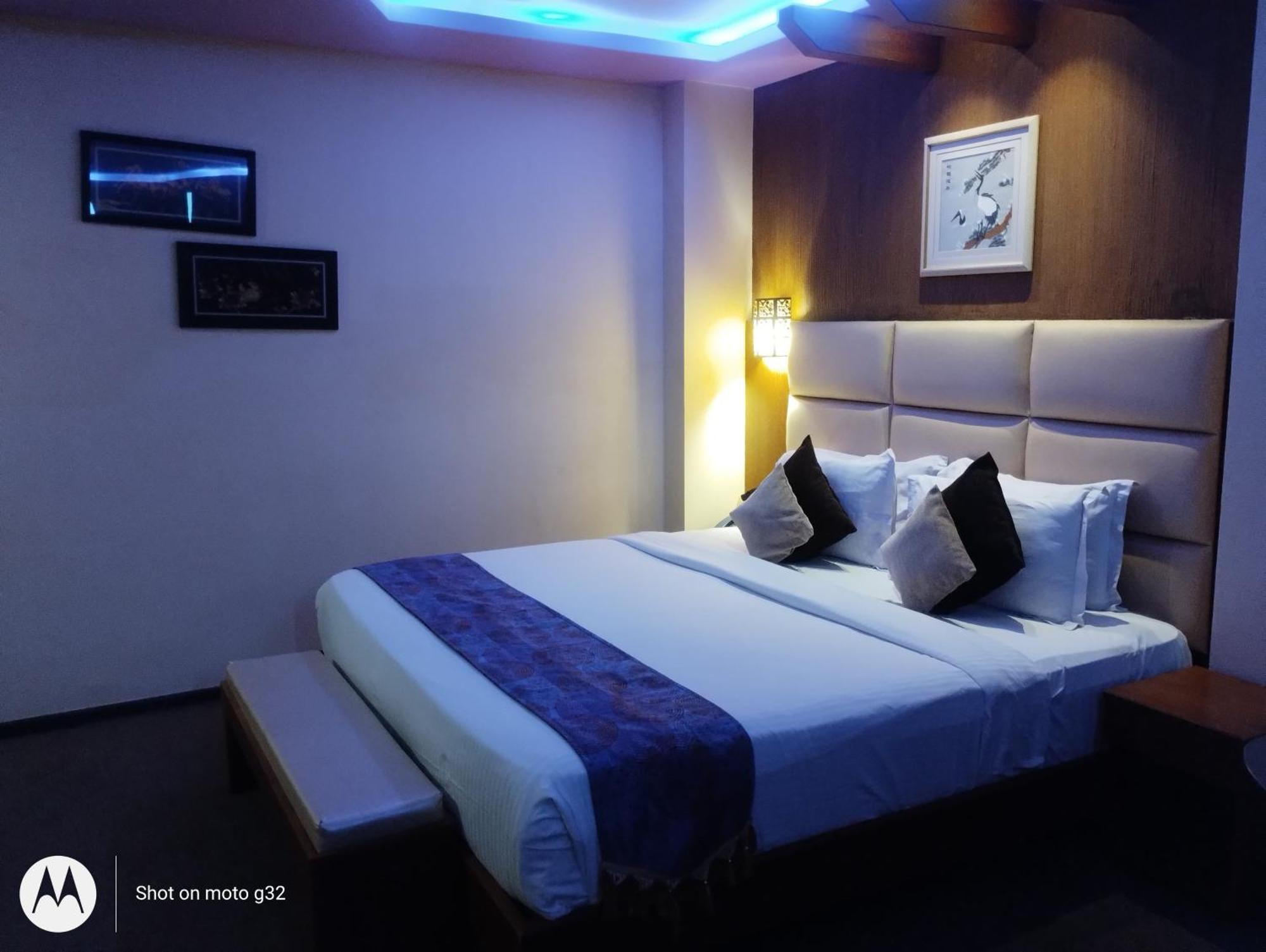 Dolphin Chocolate Inn Chandannagar Exterior foto
