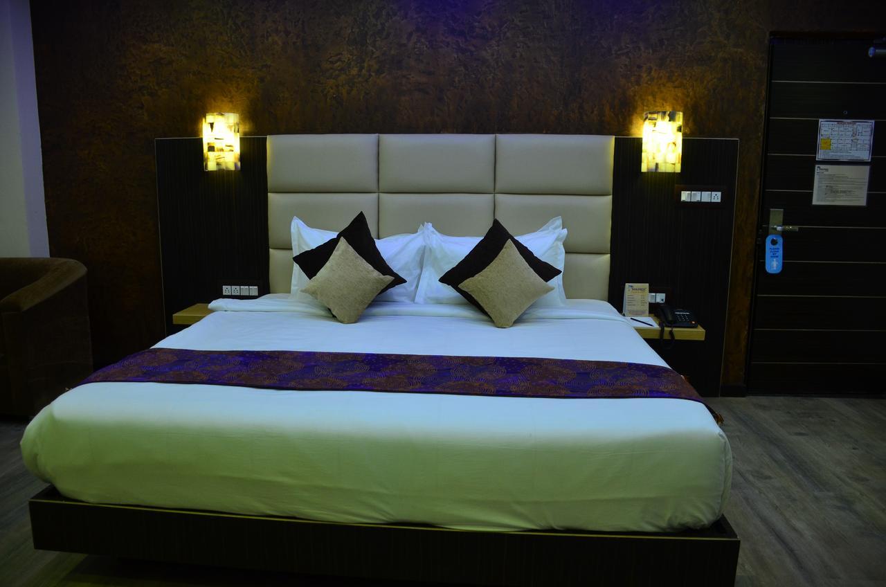 Dolphin Chocolate Inn Chandannagar Exterior foto