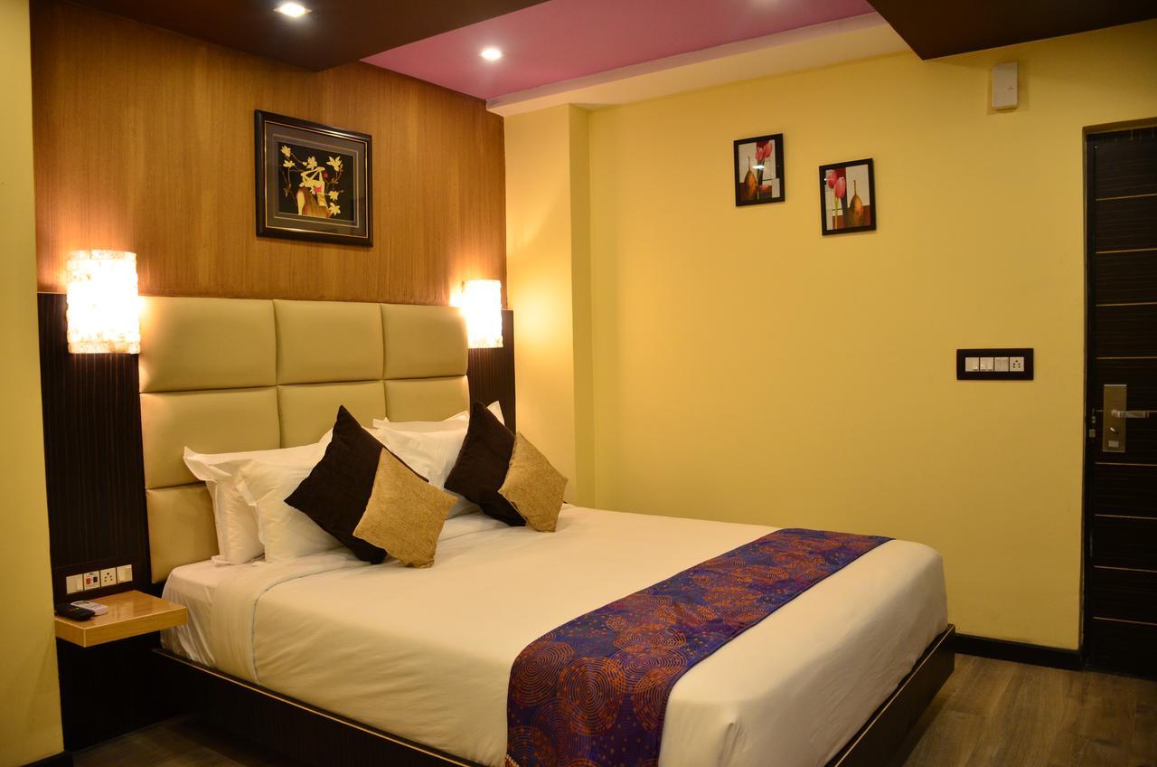 Dolphin Chocolate Inn Chandannagar Exterior foto